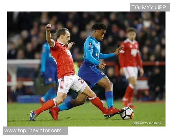 森林老板与贝尼特斯共赏奥林匹亚科斯对阵阿森纳精彩赛事